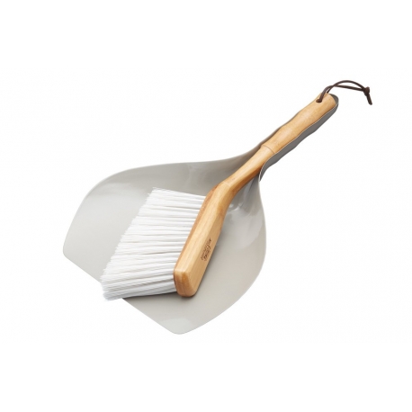 LN DUSTPAN AND BRUSH